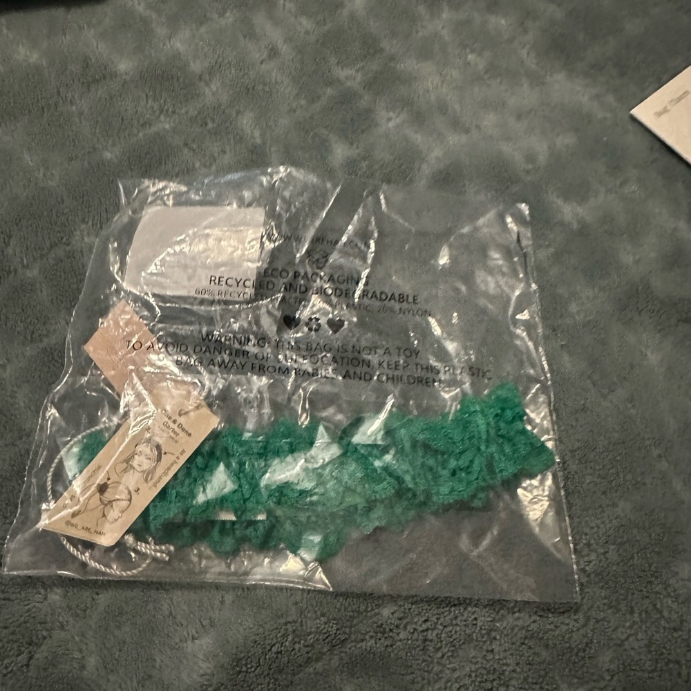 Emerald Green Lace Garter - Picture 4 of 4